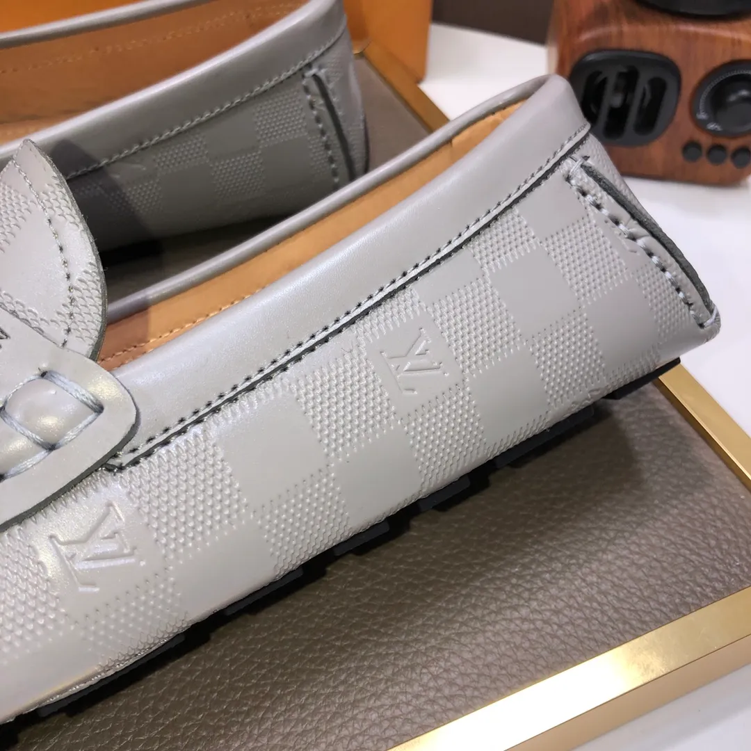 Men's men's shoes 💰420💰 [LV Doudou shoes] (water-dyed cowhide lining) new model is on the market, available on the official website. The new Doudou shoes are processed into single-color materials, and the uppers are made of imported cowhide material. The body of the shoe is fully hemmed with mark thread, and is lined with imported original cowhide leather. The elegant shoe shape is super suitable for all-matching, and the size is 38-44.